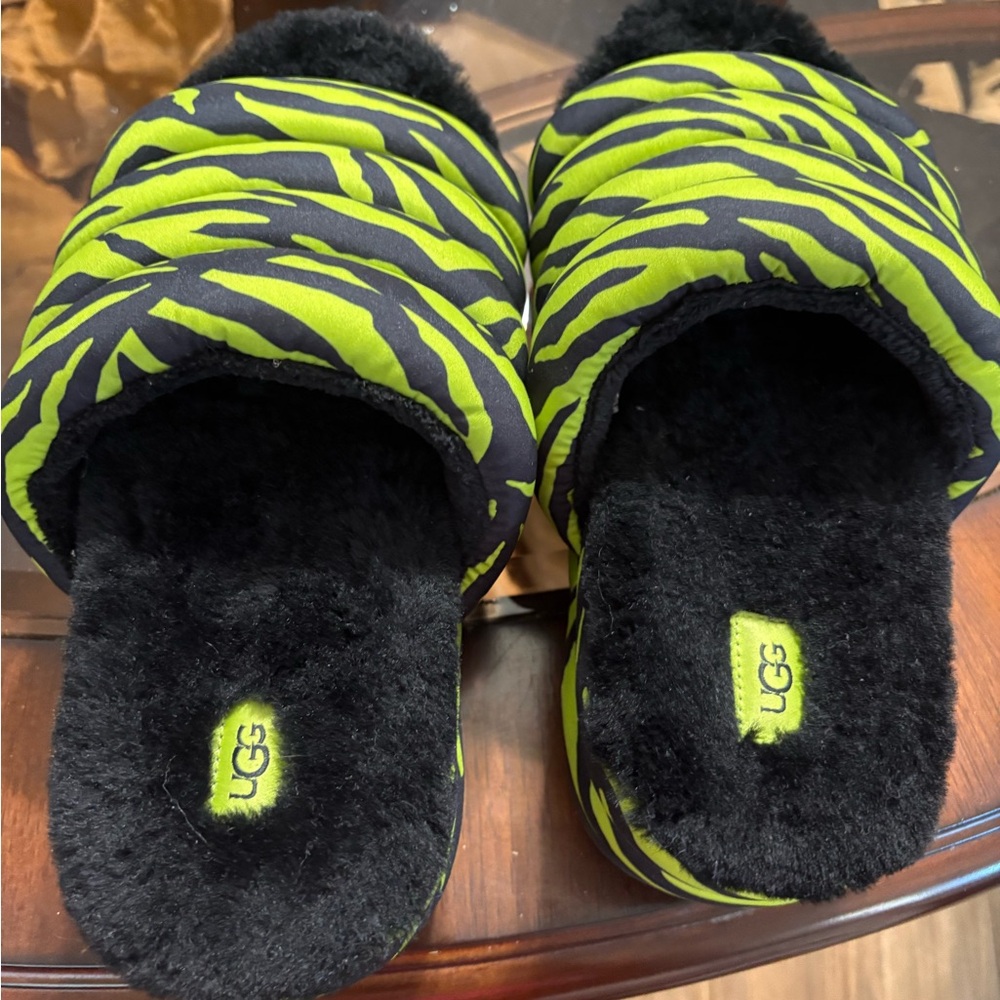 NEW Ugg Maxi Tiger Print Platform Slides